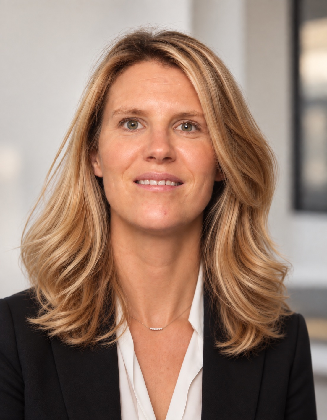 Portrait professionnel de Fanny Colson, avocate d'affaires et consultante en pilotage de projet